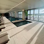 Beachfront At Bayline Apartmán *