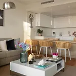 Beachfront At Bayline Apartmán *